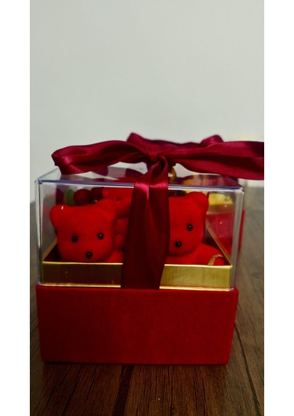 Kırmızı Ayıcıklı Kutu