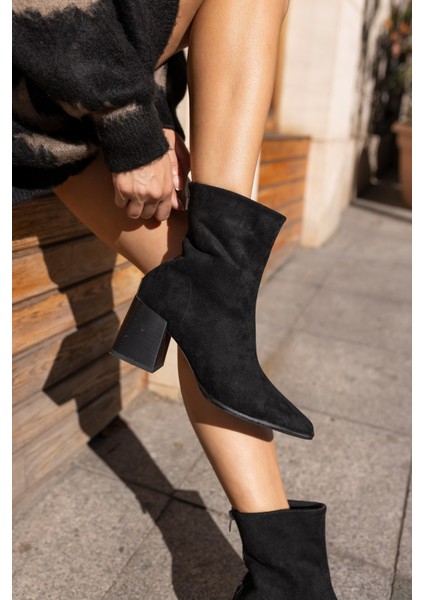 Milas Kadın Bej Suet Arka Fermuarli Topuklu Bot