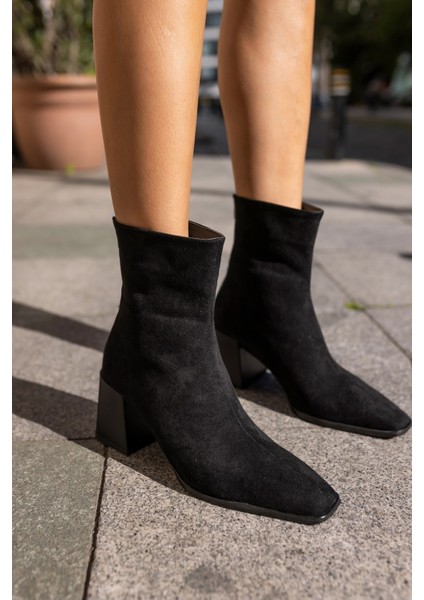 Milas Kadın Bej Suet Arka Fermuarli Topuklu Bot