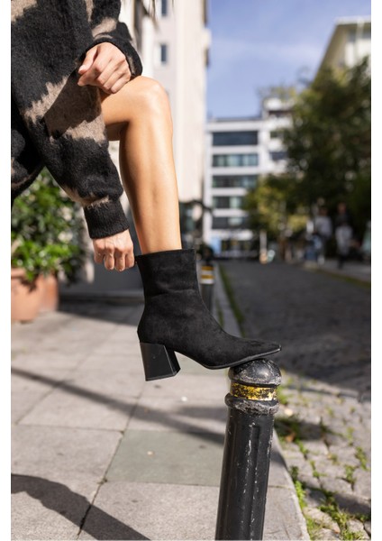 Milas Kadın Bej Suet Arka Fermuarli Topuklu Bot