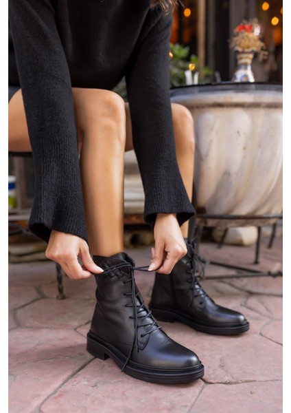 Vesa Kadın Siyah Gereck Deri Bot