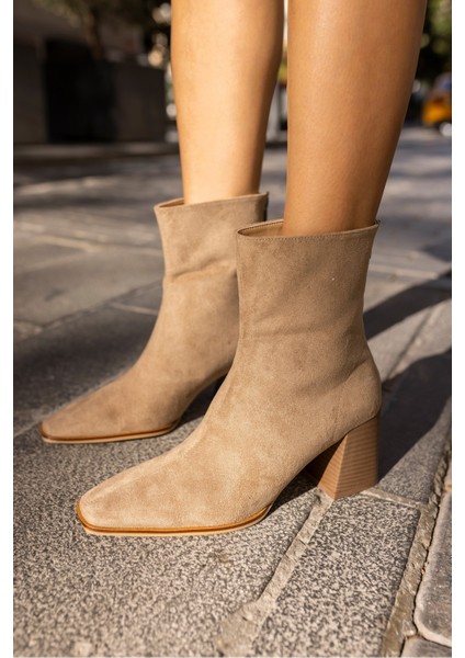 Milas Kadın Bej Suet Arka Fermuarli Topuklu Bot fiyatları