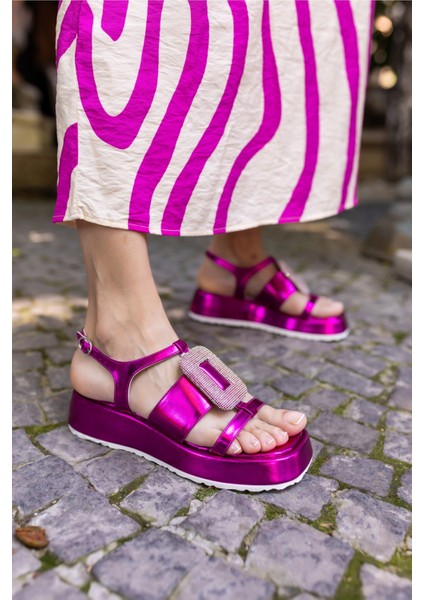 Prime Kadin Fusya Metalik Taş Detay Sandalet fırsatları