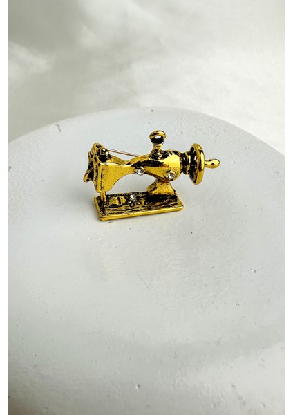 Altın Rengi Terzi Dikiş Makinesi Broş (3cm) fiyatları
