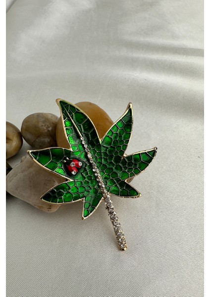 Uğur Böceği Detay Taşlı Yaprak Broş (7cm) fırsatları