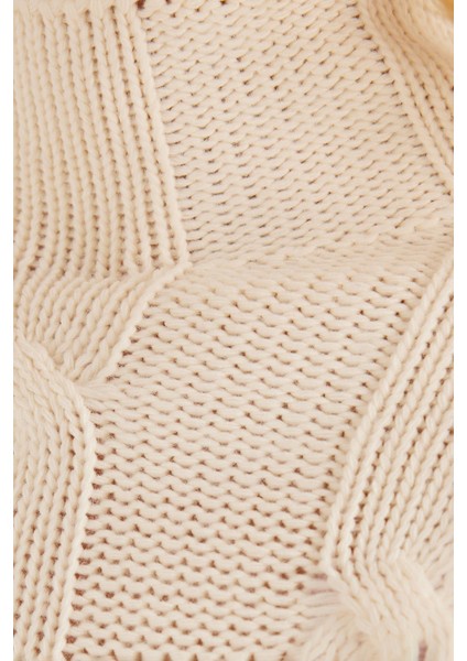 Kadın Regular Fit Klasik Kesim Yarım Balıkçı Yaka Örgü Desenli Bej Kazak