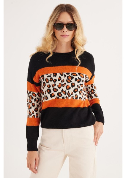 Slim Fit Dar Kesim Bisiklet Yaka Leopar Desenli Siyah Kazak indirimleri