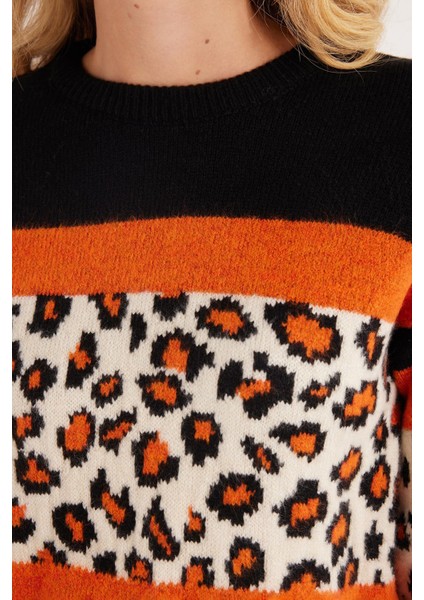 Slim Fit Dar Kesim Bisiklet Yaka Leopar Desenli Siyah Kazak