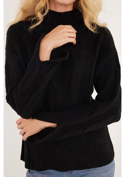Kadın Regular Fit Klasik Kesim Yarım Balıkçı Yaka Örgü Desenli Siyah Kazak modelleri