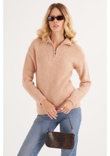 Kadın Oversize Geniş Kesim Dokumalı Fermuarlı Yaka Pudra Kazak fırsatları