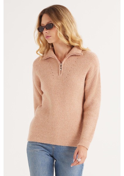 Kadın Oversize Geniş Kesim Dokumalı Fermuarlı Yaka Pudra Kazak indirimleri