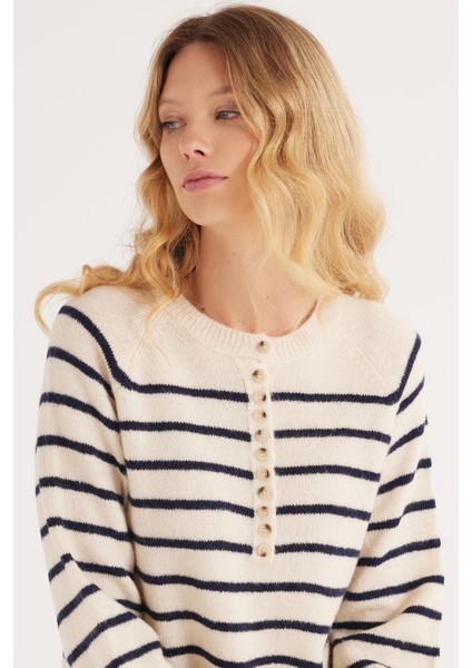 Kadın Regular Fit Klasik Kesim Düğmeli Yaka lacivert Çizgili Kazak