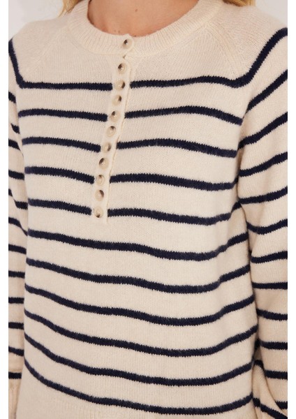 Kadın Regular Fit Klasik Kesim Düğmeli Yaka lacivert Çizgili Kazak modelleri