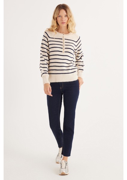 Kadın Regular Fit Klasik Kesim Düğmeli Yaka lacivert Çizgili Kazak fırsatları