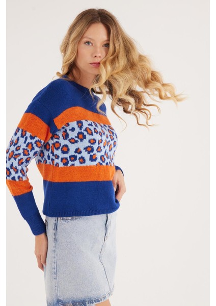 Slim Fit Dar Kesim Bisiklet Yaka Leopar Desenli Mavi Kazak fiyatları