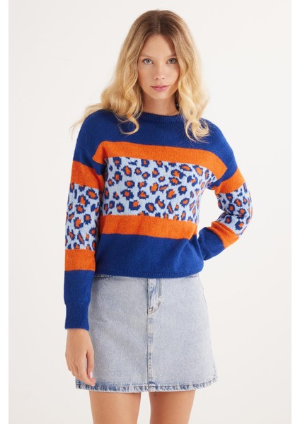 Slim Fit Dar Kesim Bisiklet Yaka Leopar Desenli Mavi Kazak fırsatları