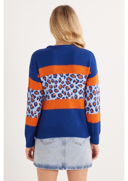 Slim Fit Dar Kesim Bisiklet Yaka Leopar Desenli Mavi Kazak