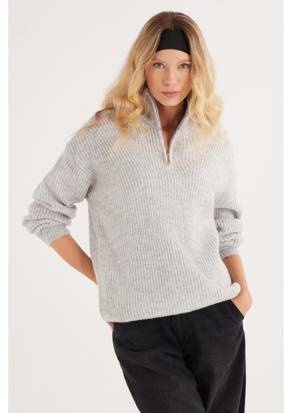 Kadın Oversize Geniş Kesim Dokumalı Fermuarlı Yaka Gri Kazak indirimleri
