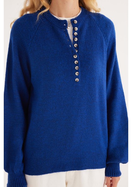 Kadın Oversize Geniş Kesim Düğmeli Yaka lacivert Kazak modelleri