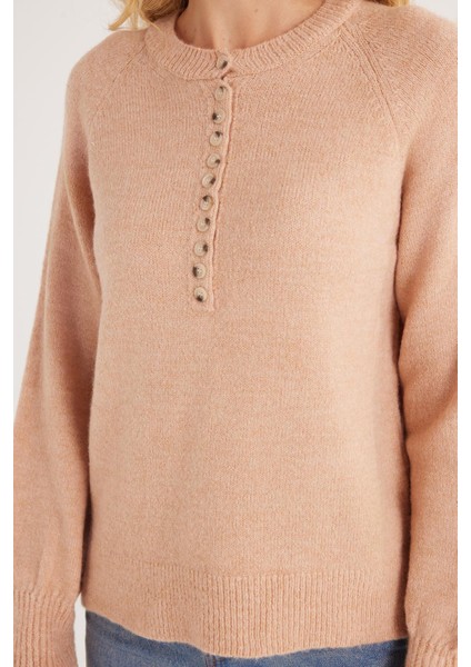 Kadın Oversize Geniş Kesim Düğmeli Yaka pudra Kazak modelleri