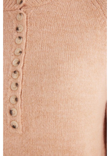 Kadın Oversize Geniş Kesim Düğmeli Yaka pudra Kazak