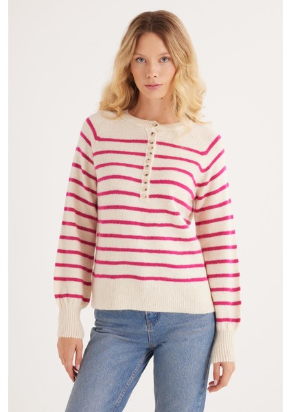 Kadın Regular Fit Klasik Kesim Düğmeli Yaka fuşya Çizgili Kazak fırsatları