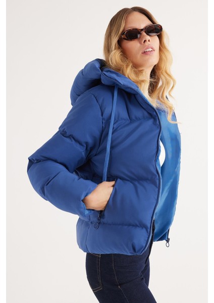 Kadın Regular Fit Klasik Kesim Kapüşonlu Şişme Indigo Mont