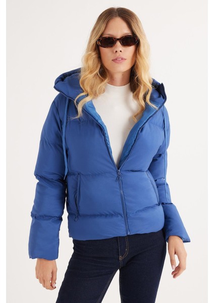 Kadın Regular Fit Klasik Kesim Kapüşonlu Şişme Indigo Mont fiyatları