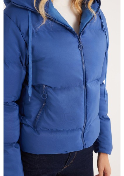 Kadın Regular Fit Klasik Kesim Kapüşonlu Şişme Indigo Mont modelleri