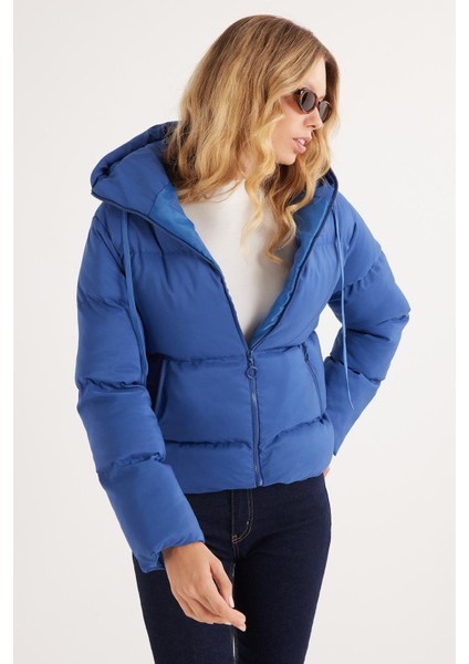 Kadın Regular Fit Klasik Kesim Kapüşonlu Şişme Indigo Mont indirimleri