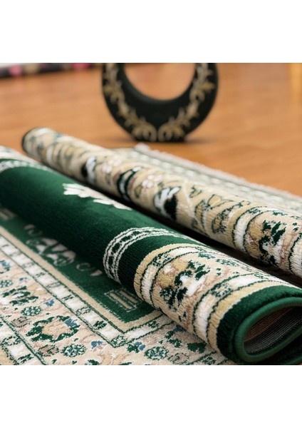 Geleneksel Motifli Yünlü Seccade Koyu Yeşil fırsatları