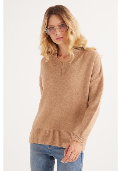 Kadın Slim Fit Dar Kesim V Yaka camel Kazak indirimleri