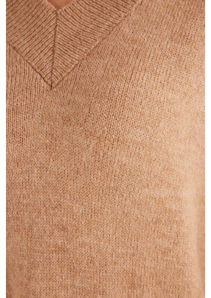 Kadın Slim Fit Dar Kesim V Yaka camel Kazak