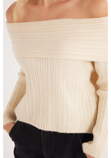 Kadın Regular Fit Klasik Kesim Uzun Kollu Omzu Açık Krem Rengi Kazak modelleri