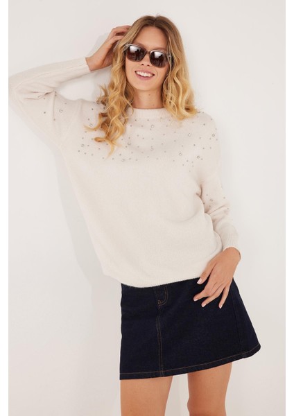 Kadın Slim Fit Dar Kesim Bisiklet Yaka Işlemeli Ekru Kazak fiyatları