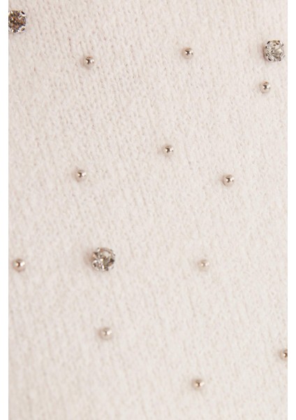 Kadın Slim Fit Dar Kesim Bisiklet Yaka Işlemeli Ekru Kazak