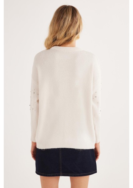 Kadın Slim Fit Dar Kesim Bisiklet Yaka Işlemeli Ekru Kazak