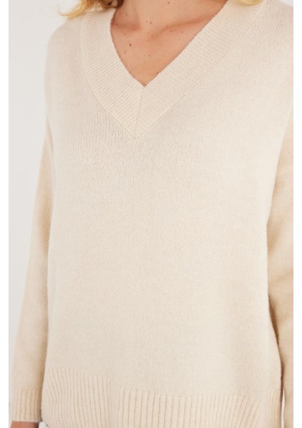 Kadın Slim Fit Dar Kesim V Yaka bej Kazak modelleri