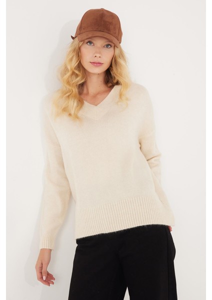 Kadın Slim Fit Dar Kesim V Yaka bej Kazak indirimleri