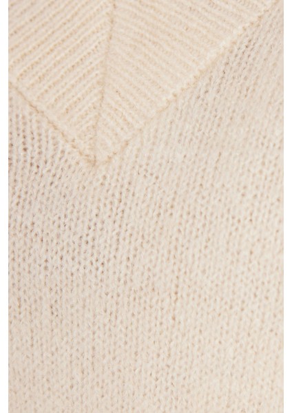 Kadın Slim Fit Dar Kesim V Yaka bej Kazak