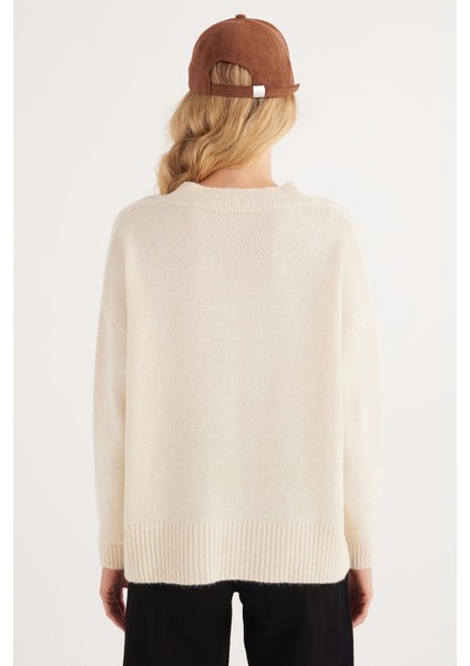 Kadın Slim Fit Dar Kesim V Yaka bej Kazak