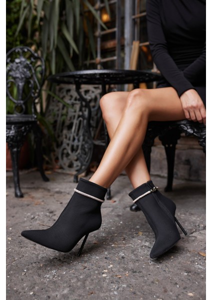 Cardos Kadın Siyah Taş Detayli Topuklu Bot fırsatları