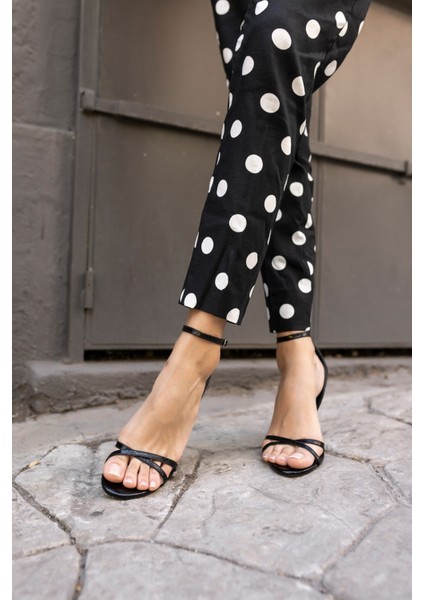 Klıps Kadin Siyah Bantli Topuklu Sandalet