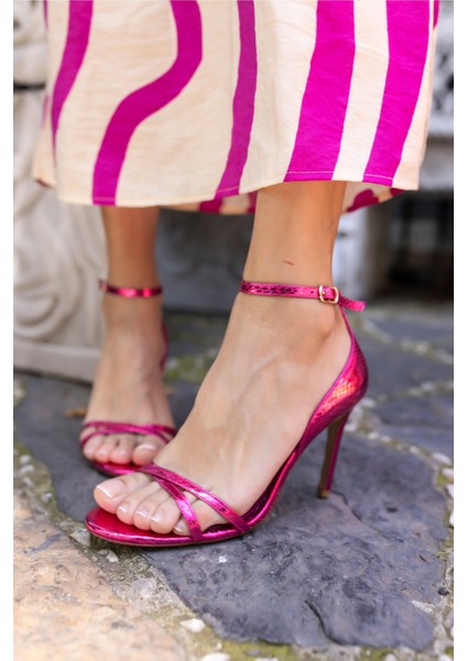 Klıps Kadin Siyah Bantli Topuklu Sandalet