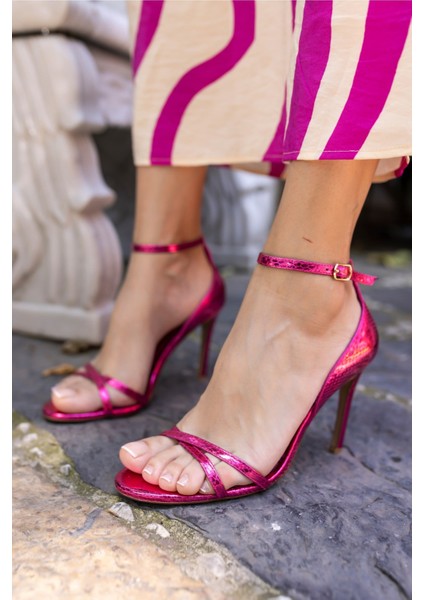 Klıps Kadin Siyah Bantli Topuklu Sandalet