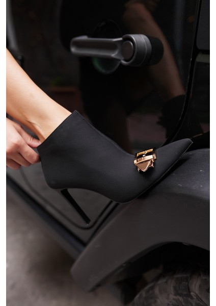 Morty Kadın Siyah Gold Aksesuar Detay Topuklu Bootie