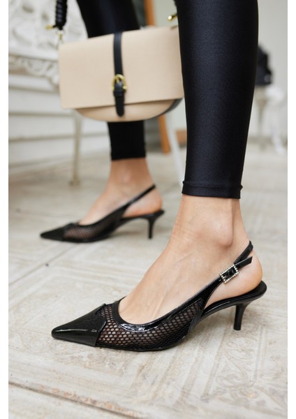 Kate Kadın Bej Siyah Garnili Kapaklı Omuz Çanta