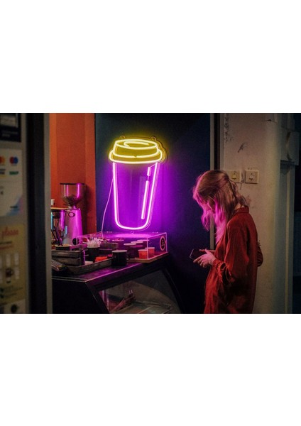 Kahve Karton Bardakta Güzel Neon LED