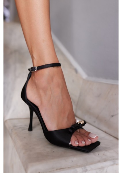 Zlatko Kadın Siyah Saten Topuklu Abiye Sandalet fırsatları
