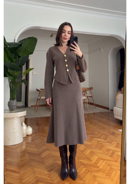 Gold Düğmeli Fitilli Etekli Takım- Kahverengi